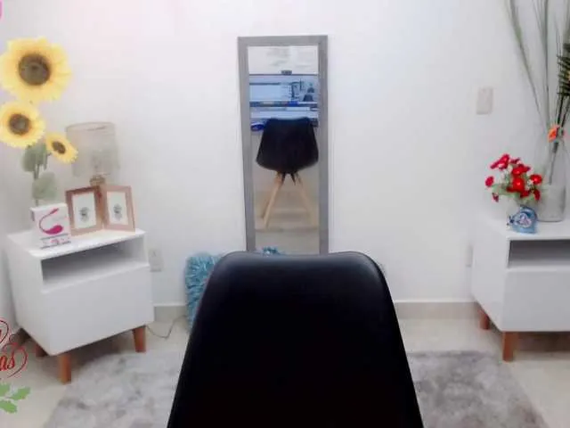 Live sex webcam photo for AshlyRobbins #272207648