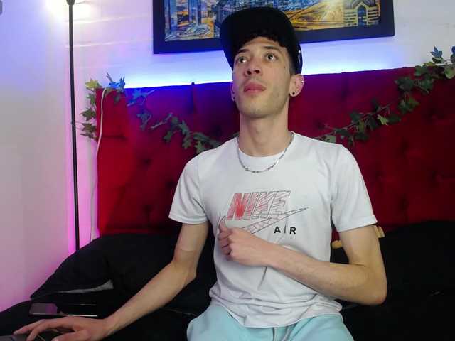 Live sex webcam photo for AshtonMyers #291395480