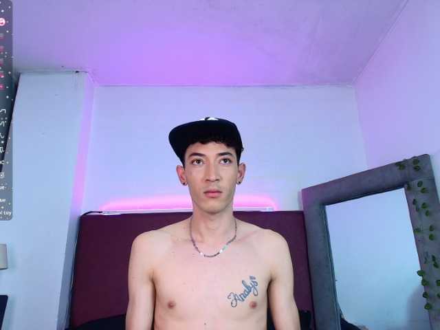 Live sex webcam photo for AshtonMyers #291462931