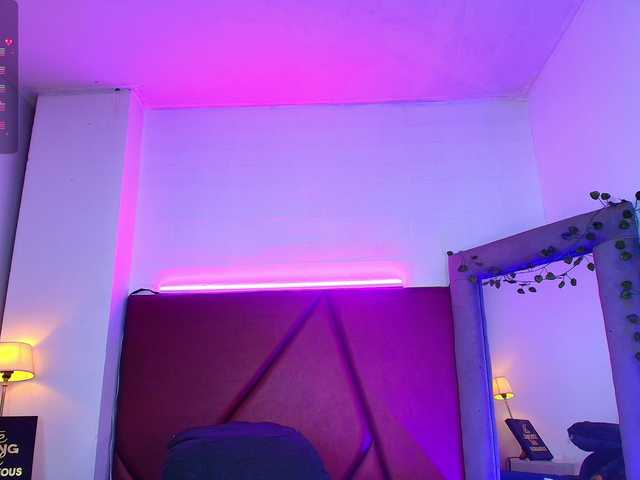 Live sex webcam photo for AshtonMyers #291531808