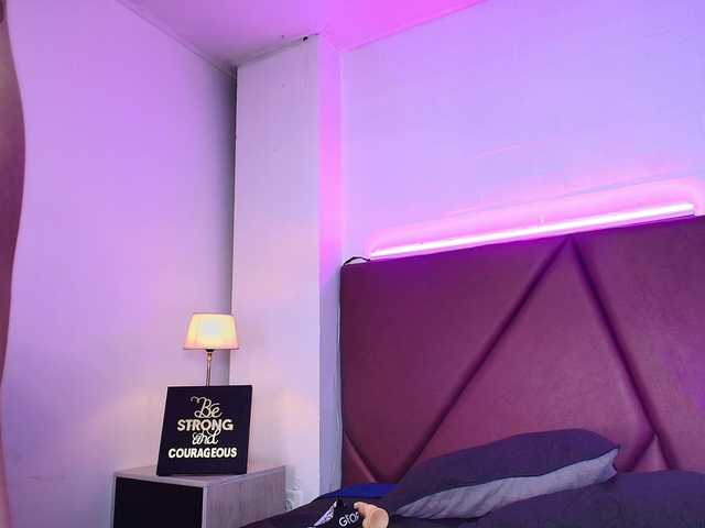 Live sex webcam photo for AshtonMyers #291545140
