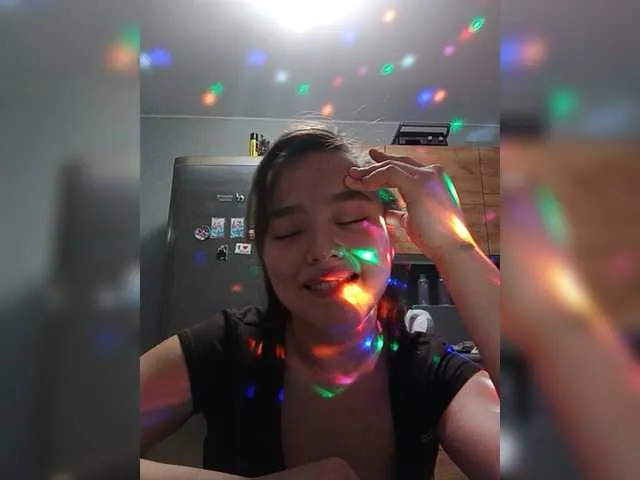 Live sex webcam photo for AsiAya #277067775