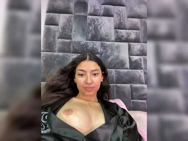 Live sex webcam photo for Asia-Oconor #275925552