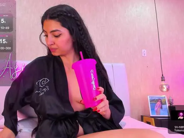 Live sex webcam photo for Asia-Oconor #276839804