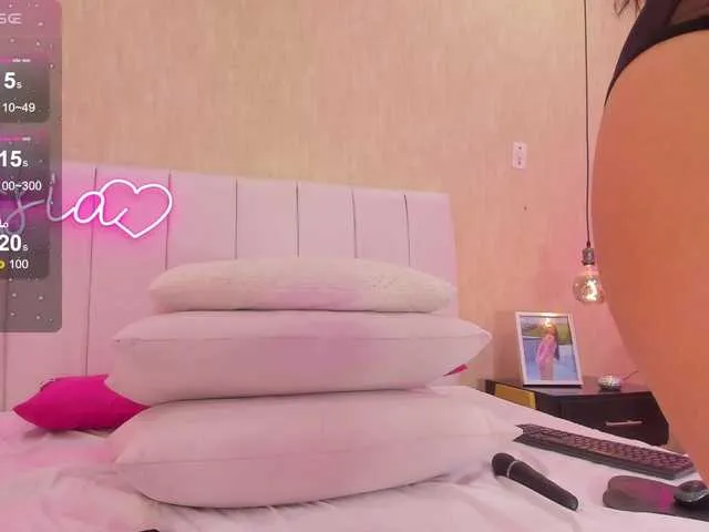 Live sex webcam photo for Asia-Oconor #276977911