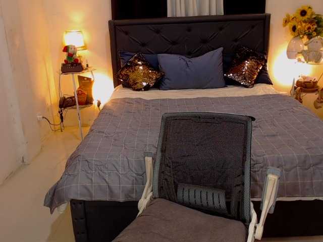 Live sex webcam photo for AsianHugeCock #277979731