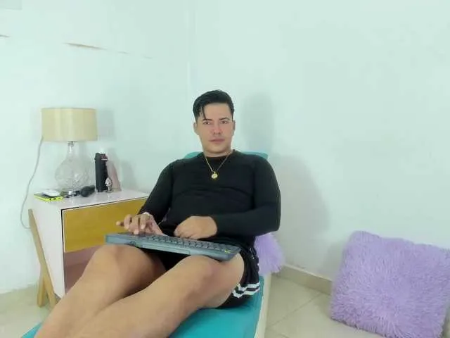 Live sex webcam photo for AslheyRobert #290810292