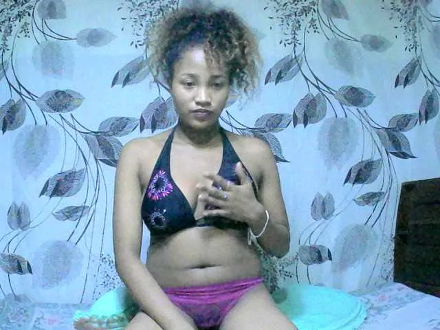 Live sex webcam photo for Asmirah #275543282