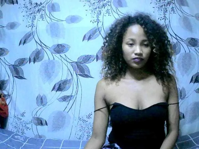 Live sex webcam photo for Asmirah #275560258