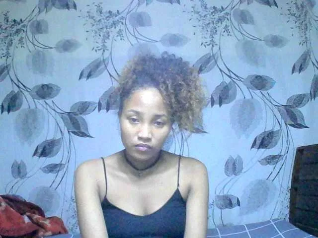 Live sex webcam photo for Asmirah #275641235