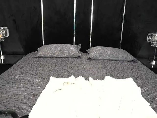 Live sex webcam photo for AsoftMoan #276167905