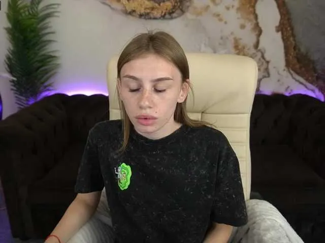 Live sex webcam photo for AsoftMoan #276190692