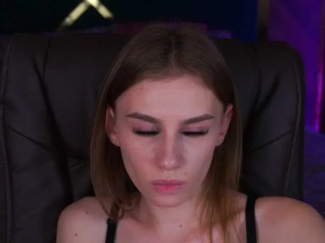 Live sex webcam photo for AsoftMoan #277056822