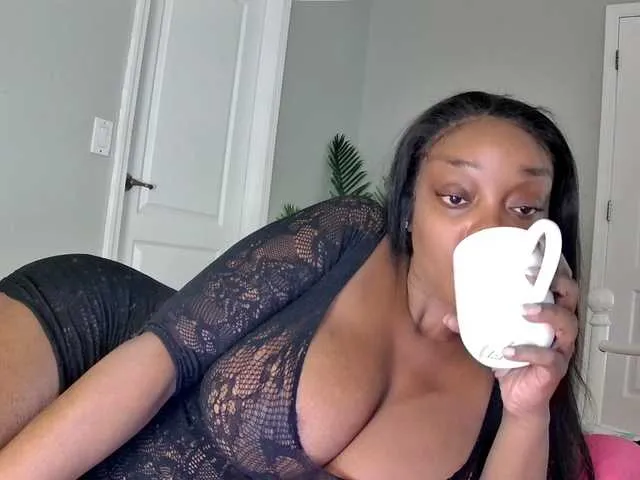 Live sex webcam photo for Ataliahh #294065620