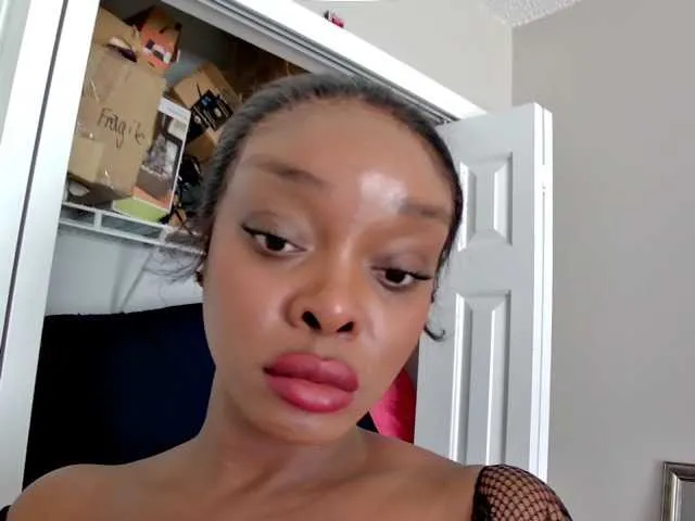 Live sex webcam photo for Ataliahhh #291407048