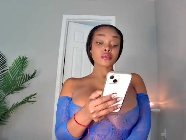 Live sex webcam photo for Ataliahhh #291550260