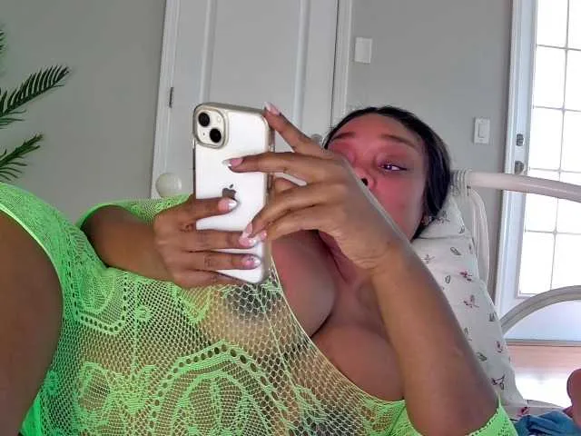 Live sex webcam photo for Ataliahhh #291861778