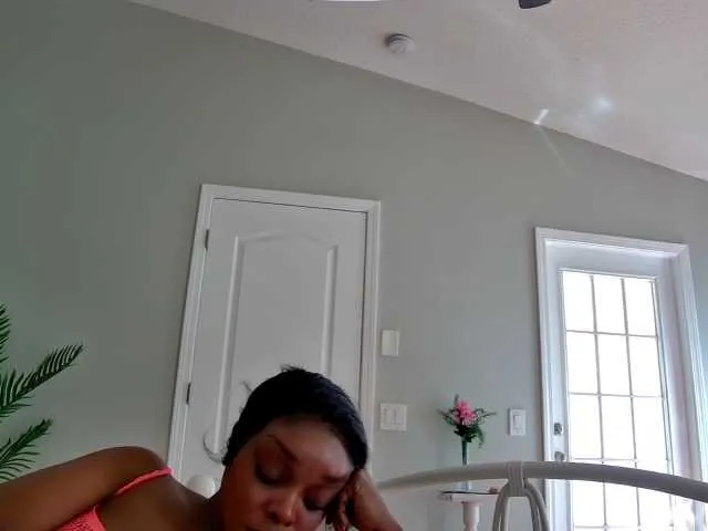 Live sex webcam photo for Ataliahhh #291996051