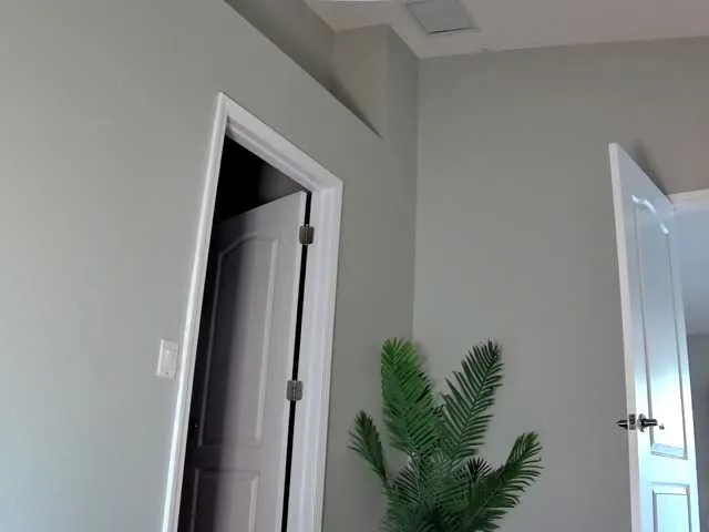 Live sex webcam photo for Ataliahhh #292183460