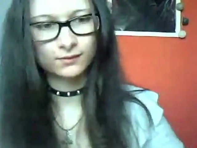 Live sex webcam photo for AudreyDark #272887043
