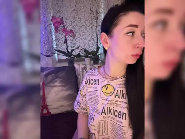 Live sex webcam photo for AureliyXXX #292423411