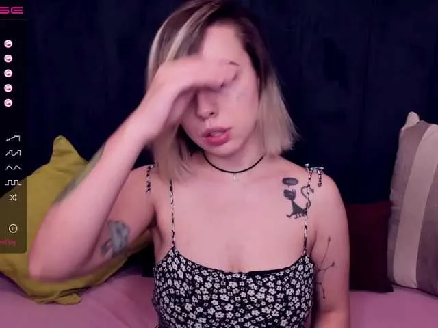 Live sex webcam photo for AurikaDerins #273066115