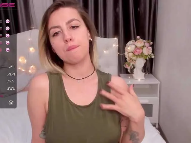 Live sex webcam photo for AurikaDerins #273498539