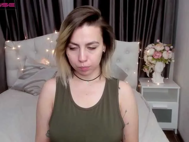 Live sex webcam photo for AurikaDerins #273541343