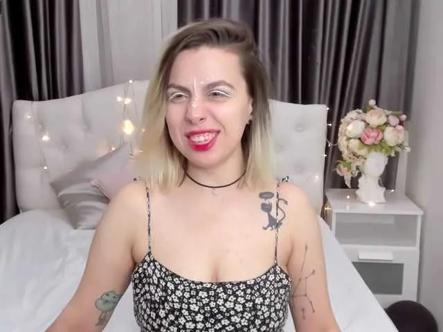 Live sex webcam photo for AurikaDerins #273618558