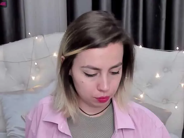 Live sex webcam photo for AurikaDerins #273853291