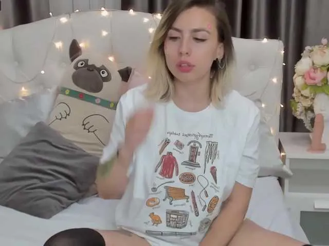 Live sex webcam photo for AurikaDerins #274072318