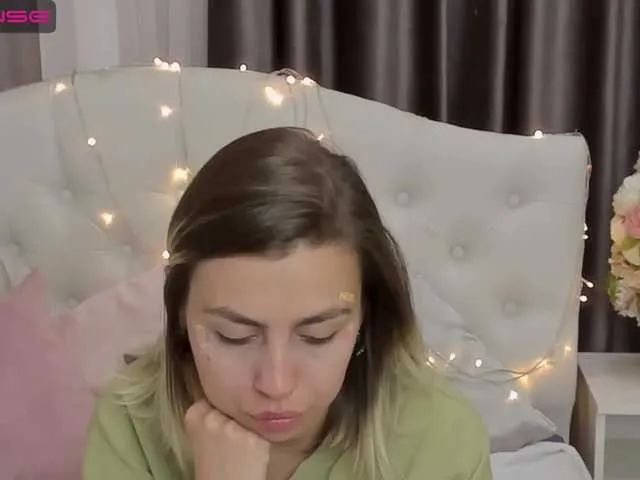 Live sex webcam photo for AurikaDerins #274092425