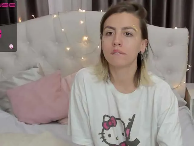 Live sex webcam photo for AurikaDerins #274094382