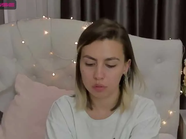 Live sex webcam photo for AurikaDerins #274115528