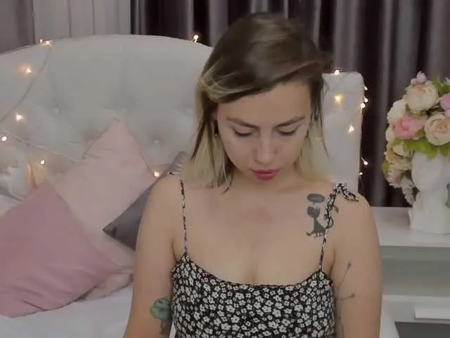 Live sex webcam photo for AurikaDerins #274153059