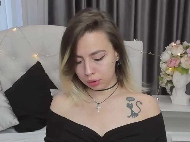 Live sex webcam photo for AurikaDerins #274501881