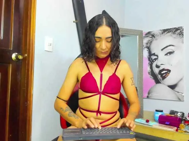 Live sex webcam photo for Aurora-Prisloo #276702327