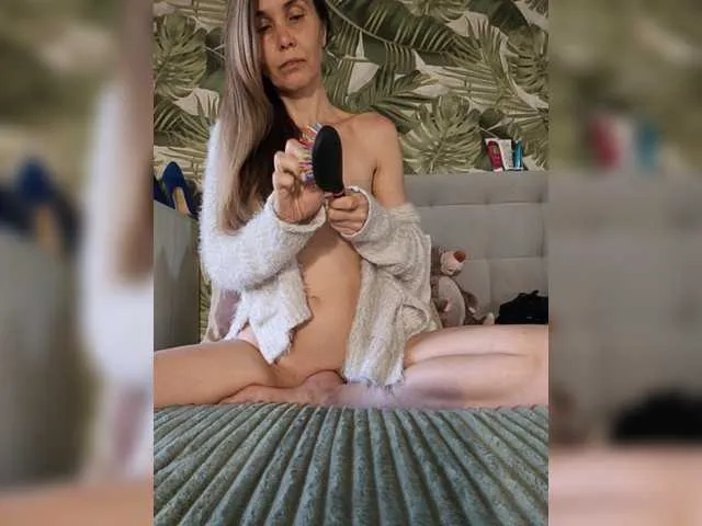 Live sex webcam photo for Aurora108 #288003074