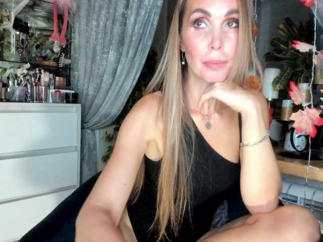 Live sex webcam photo for Aurora108 #290153609