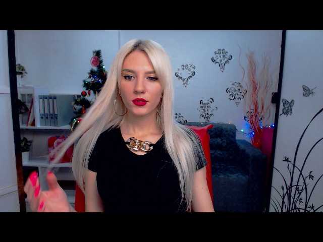 Live sex webcam photo for Aurora5 #271744678