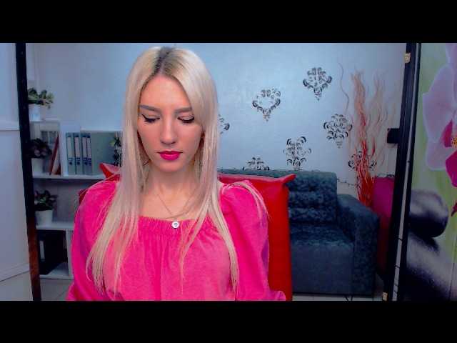 Live sex webcam photo for Aurora5 #271824692