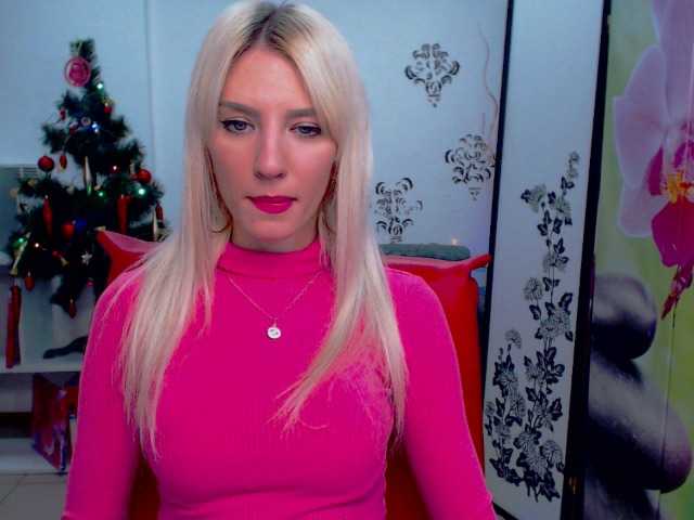 Live sex webcam photo for Aurora5 #271917528