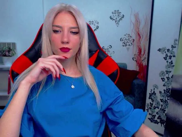 Live sex webcam photo for Aurora5 #271989747