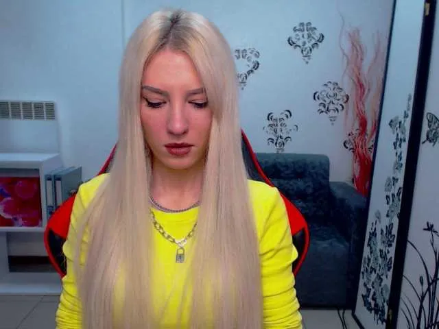 Live sex webcam photo for Aurora5 #272340320