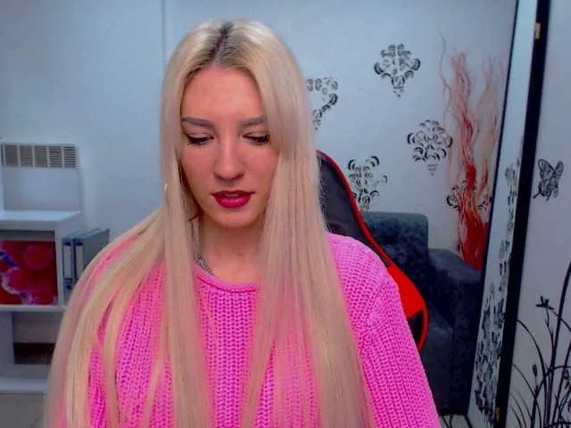 Live sex webcam photo for Aurora5 #272354668