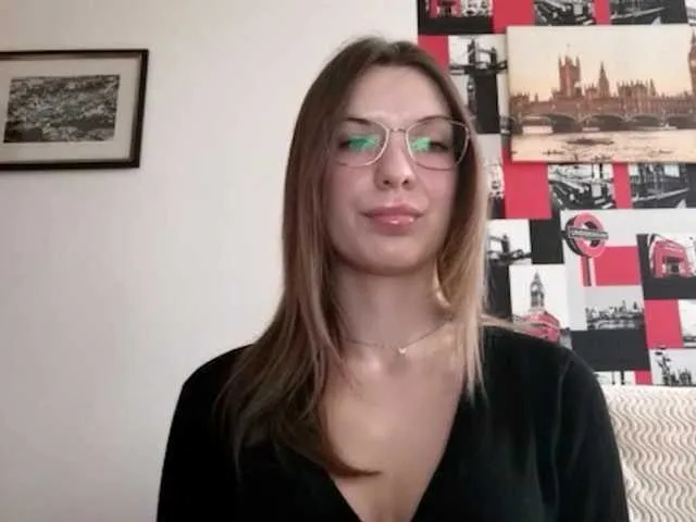 Live sex webcam photo for AuroraKiss #290299228