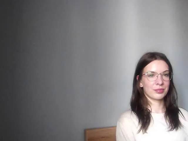 Live sex webcam photo for AuroraKiss #290340325