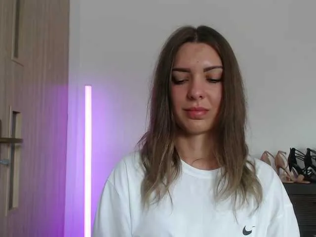 Live sex webcam photo for AuroraKiss #291104378