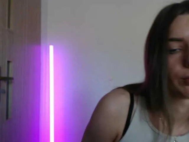 Live sex webcam photo for AuroraKiss #291136393