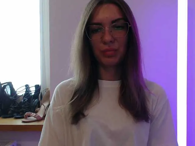 Live sex webcam photo for AuroraKiss #291231258